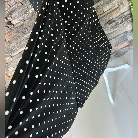 Ralph Lauren Black and White V-Neck Midi Dress - Picture 4 of 8